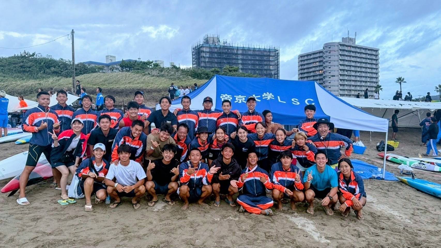 帝京大学ライフセービング部
【大会結果】
🌊全日本学生ライフセービング選手権大会🌊
帝京大学ライフセービング部が出場し、多くの選手が好成績を収めました!🔥
🏅主な結果
《個人種目》
・ビーチスプリント男子 福田健太(3年) 優勝🥇
・ビーチフラッグス男子 福田健太(3年) 準優勝🥈
・オーシャンウーマン 橋本歩佳(3年) 8位
《団体種目》
・ボードリレー男子 5位
・ボードレスキュー男子 4位
・オーシャンマンリレー 7位
・ビーチリレー男子 5位
✨男子総合は見事5位✨
出場した選手たちは全国の舞台で力を出し切り、大きな成果を残しました。
引き続き、帝京大学ライフセービング部への温かい応援をよろしくお願いいたします💪
帝京大学ライフセービング部
INSTAGRAMはこちらから
https://www.instagram.com/teikyolsc/
#帝京大学 #ライフセービング 
#学生ライフセービング